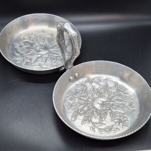 Everlast Forged Aluminum /2 Dishes Attached W/Bamboo Handle Rose, Flower Pattern